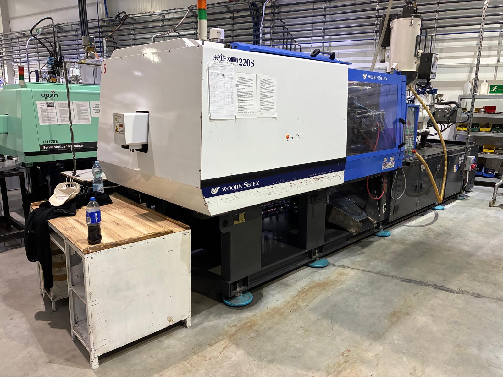 Selex 220T injection molding machine