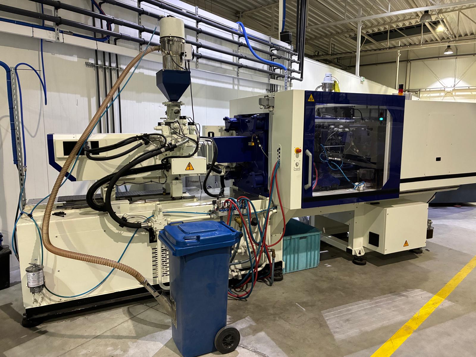 Selex 600T injection molding machine